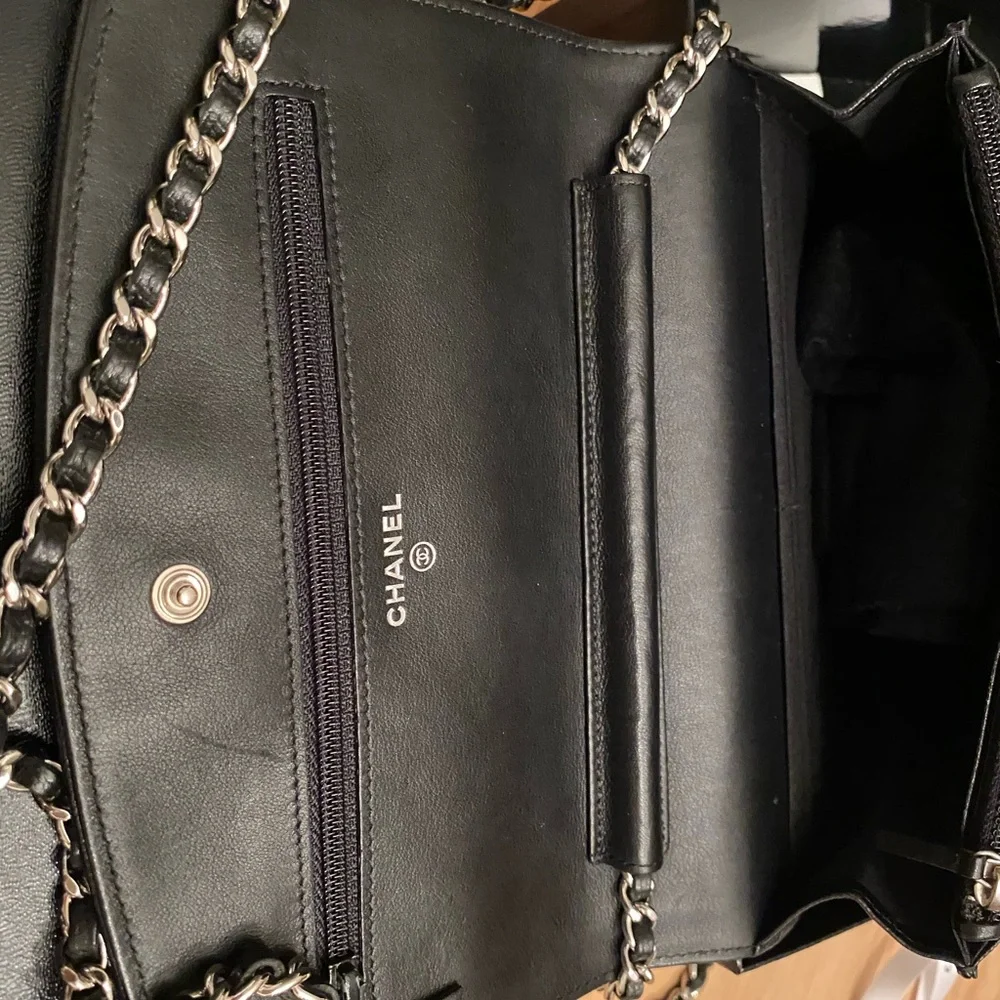 CHANEL Black Leather Chain Shoulder Bag with Silver-Tone CC - Picture 8 of 15